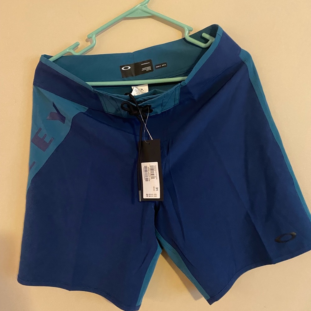 NWT Men’s Oakley swim shorts